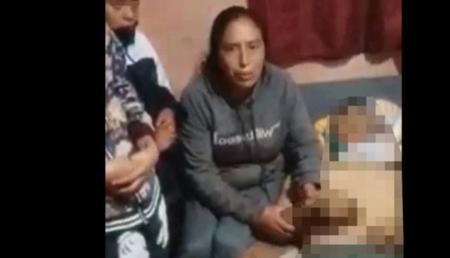Con cuerpo al lado, mujer denuncia asesinato de su esposo en Michoacán